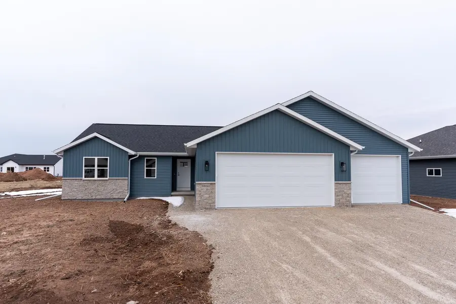 N9243 ANTON ST, Appleton, WI 54915