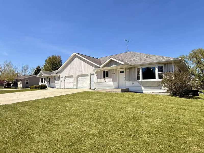 1530 FALCON WAY, Sheboygan Falls, WI 53085-3332