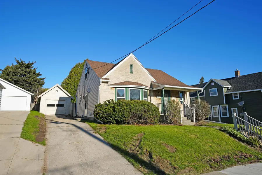 1214 S 18TH ST, Manitowoc, WI 54220