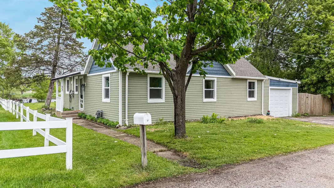33 ISLAND DR, Montello, WI 53949