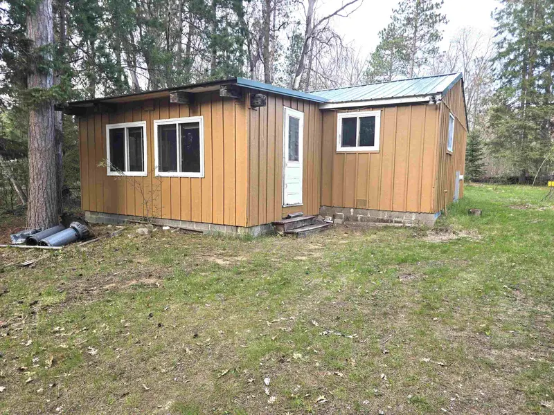 N6740 S 2ND ST, Crivitz, WI 54114
