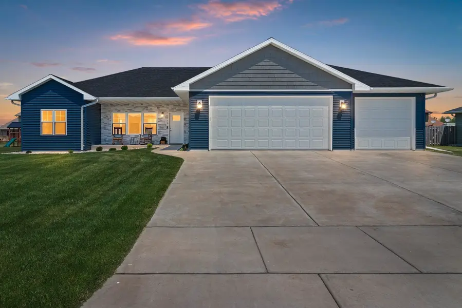 182 MEADOWLARK LN, Luxemburg, WI 54217