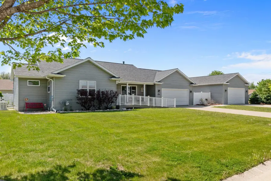 N1723 CHESAPEAKE CT, Greenville, WI 54942-8576