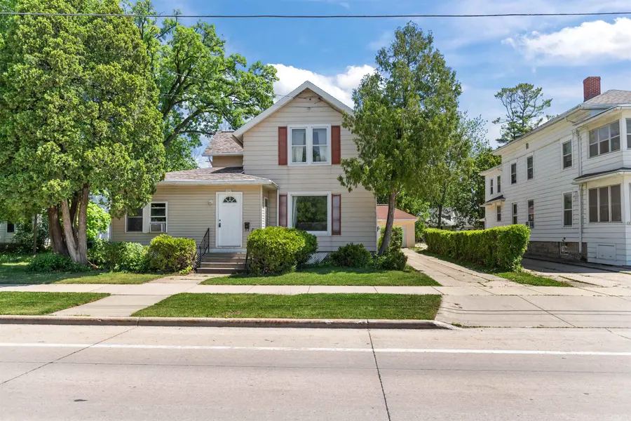 1020 ELMWOOD AVE, Oshkosh, WI 54901