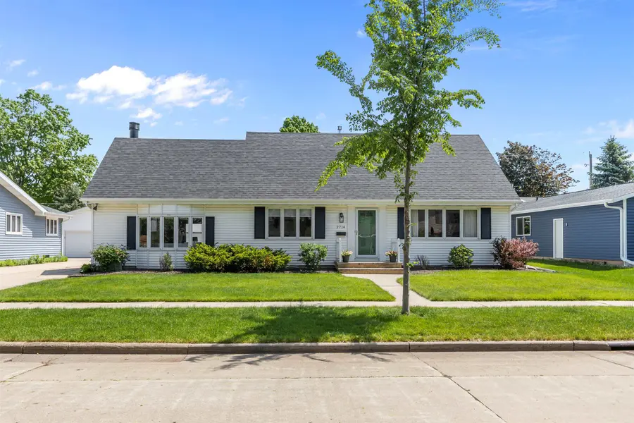 2714 N ELMWOOD CT, Appleton, WI 54911-2225