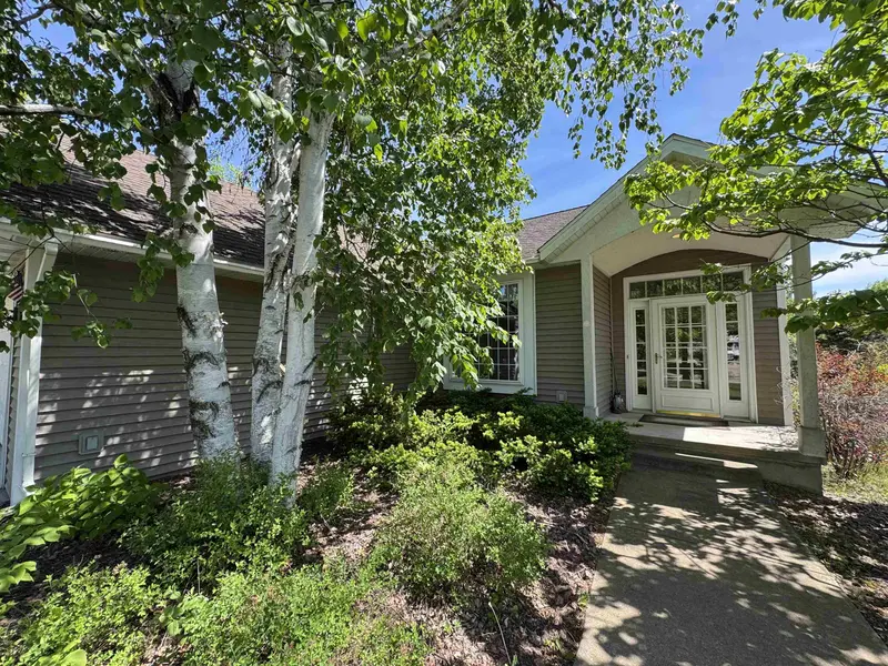 451 OAKVIEW MEADOW ST, Amherst, WI 54406