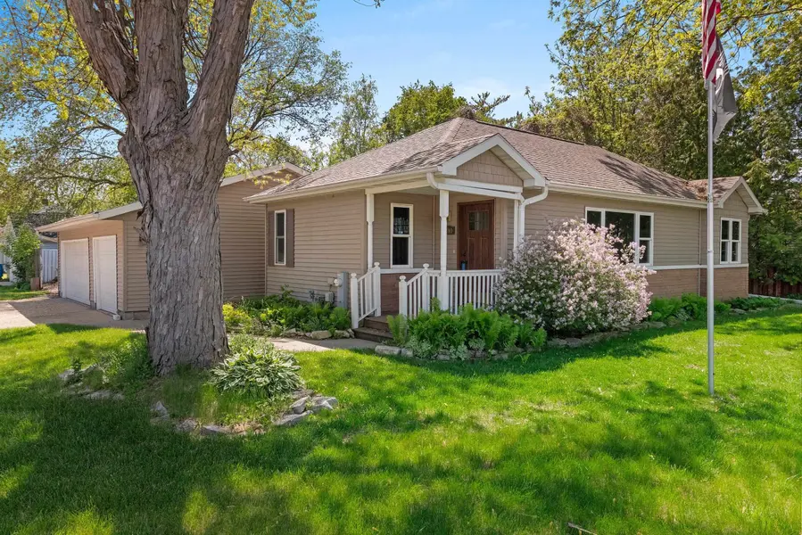 2110 CENTER ST, Green Bay, WI 54304-4914