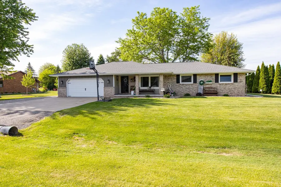 W2593 COLONIAL CT, Appleton, WI 54915-8130