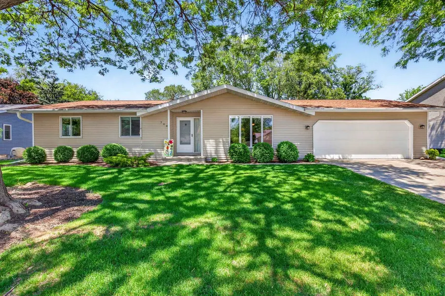 708 YORKSHIRE RD, Neenah, WI 54956