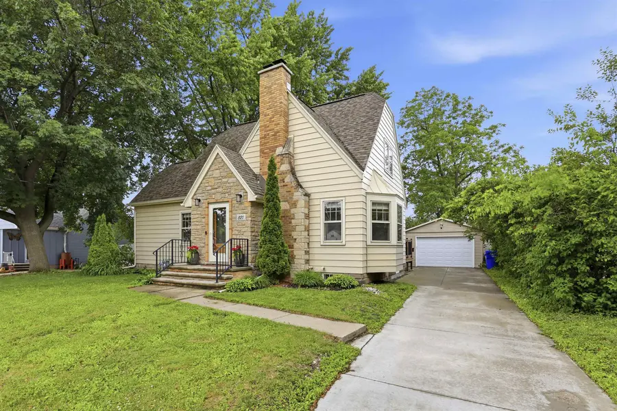 821 S WEIMAR ST, Appleton, WI 54915