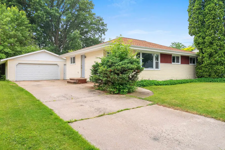 637 E WILSON AVE, Appleton, WI 54915