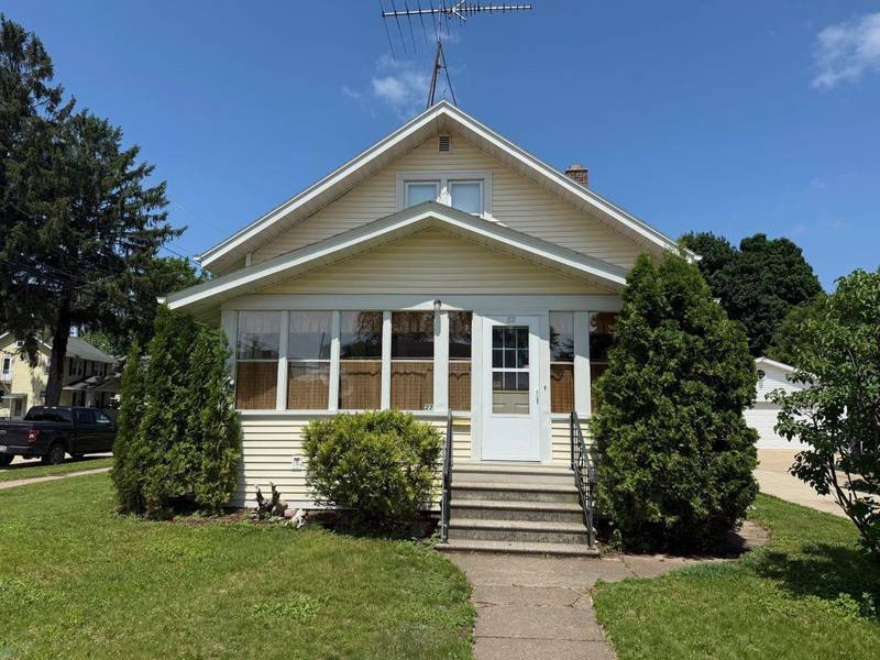 27 E 14TH ST, Clintonville, WI 54929-1314