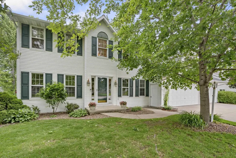2936 BLUE MOON DR, Green Bay, WI 54311