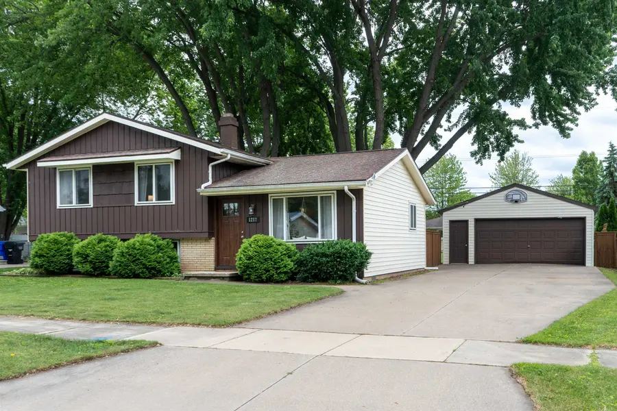 1217 E MITCHELL AVE, Appleton, WI 54915