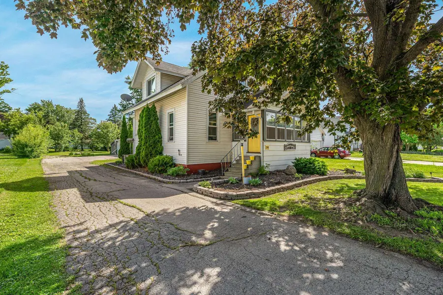 240 E PEARL ST, Seymour, WI 54165
