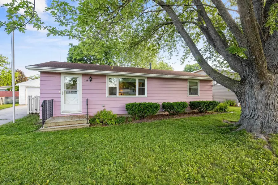 328 BRANTWOOD DR, Neenah, WI 54956
