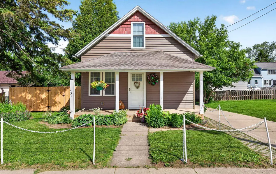 831 S BAIRD ST, Green Bay, WI 54301