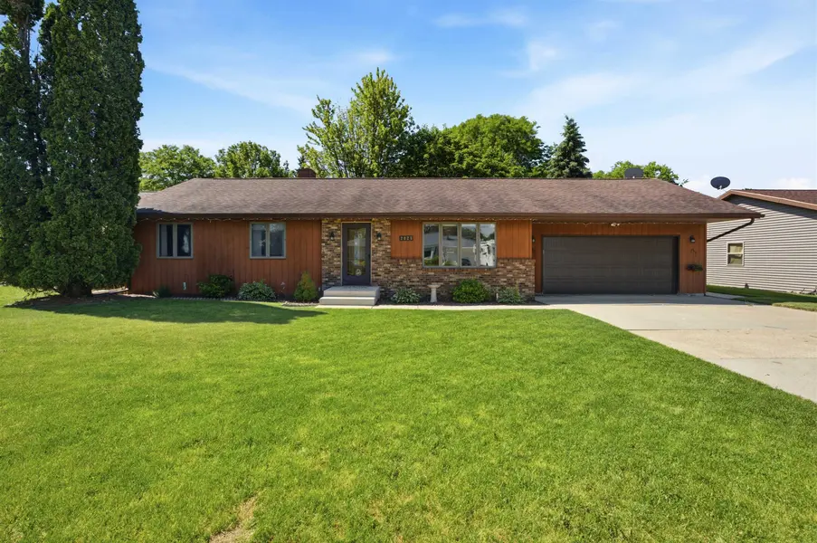 2025 W HARVEST DR, Appleton, WI 54914