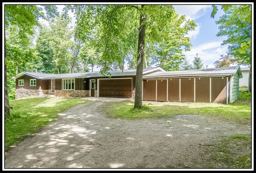 E8488 STAGE RD, New London, WI 54961-8251