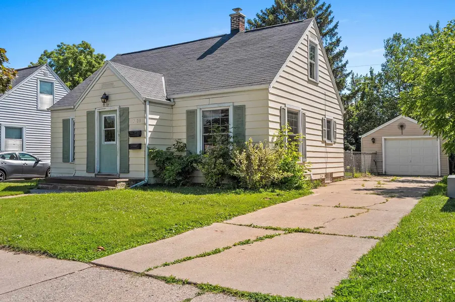 2214 N DIVISION ST, Appleton, WI 54911