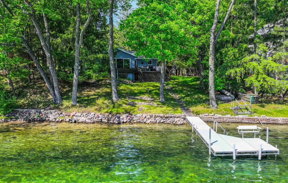 N6524 S LONG LAKE RD, Waupaca, WI 54981