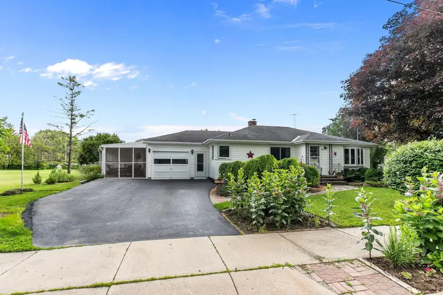 304 E MARY ST, Black Creek, WI 54106