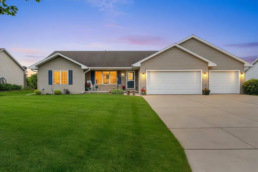 3166 EGAN LN, Green Bay, WI 54311