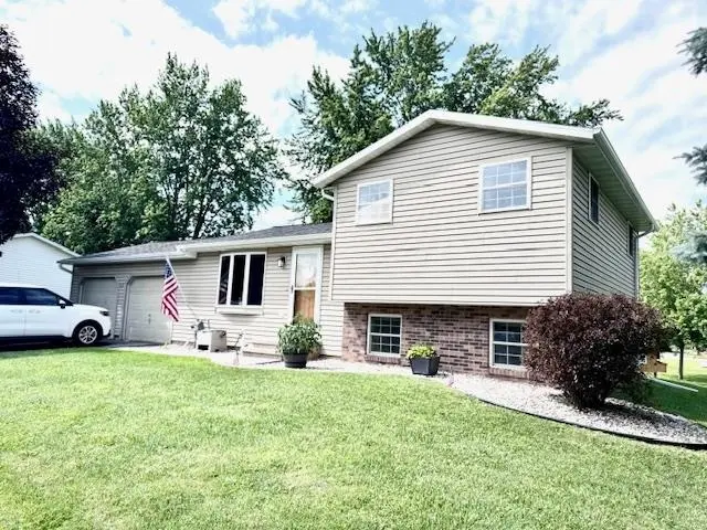 609 E FOREST ST, Black Creek, WI 54106