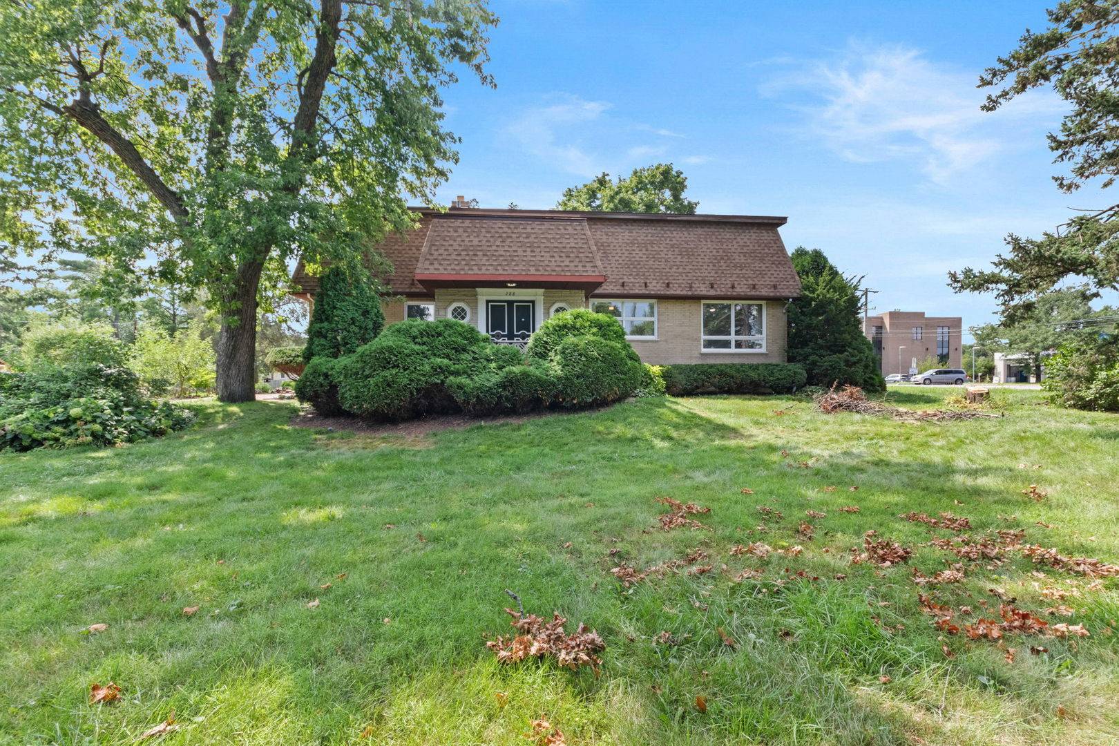 288 Middaugh RD, Clarendon Hills, IL 60514