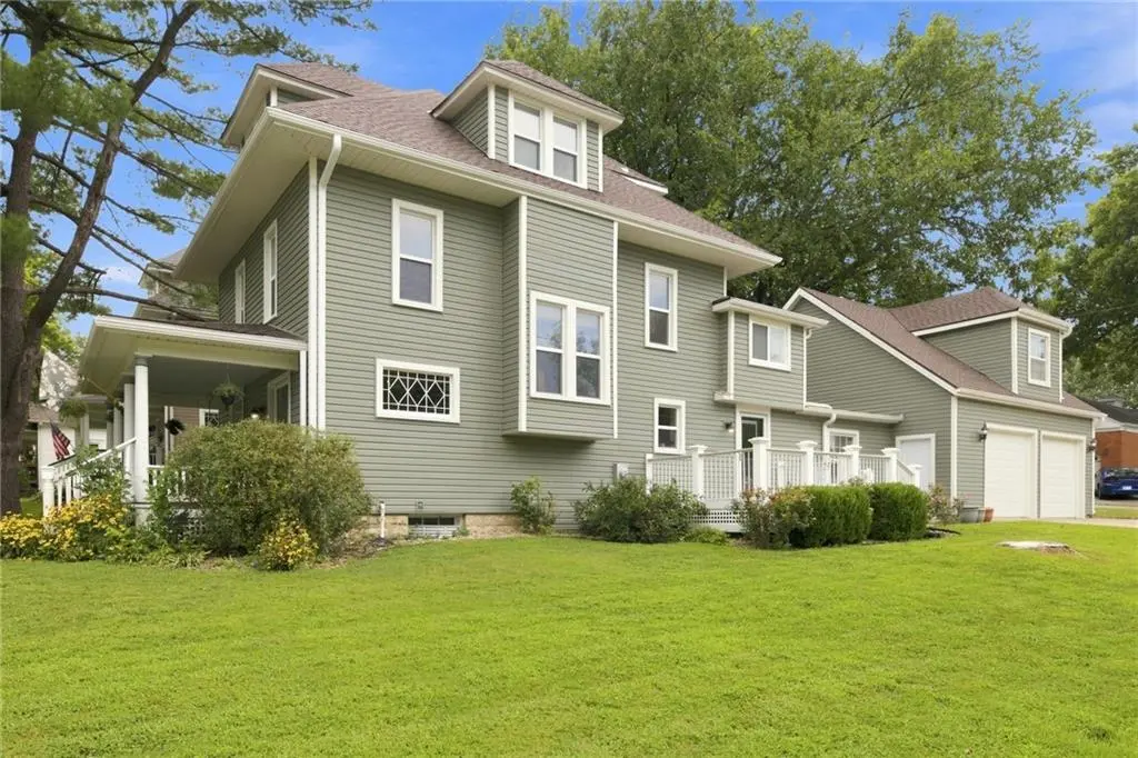 501 E Shawnee ST, Paola, KS 66071