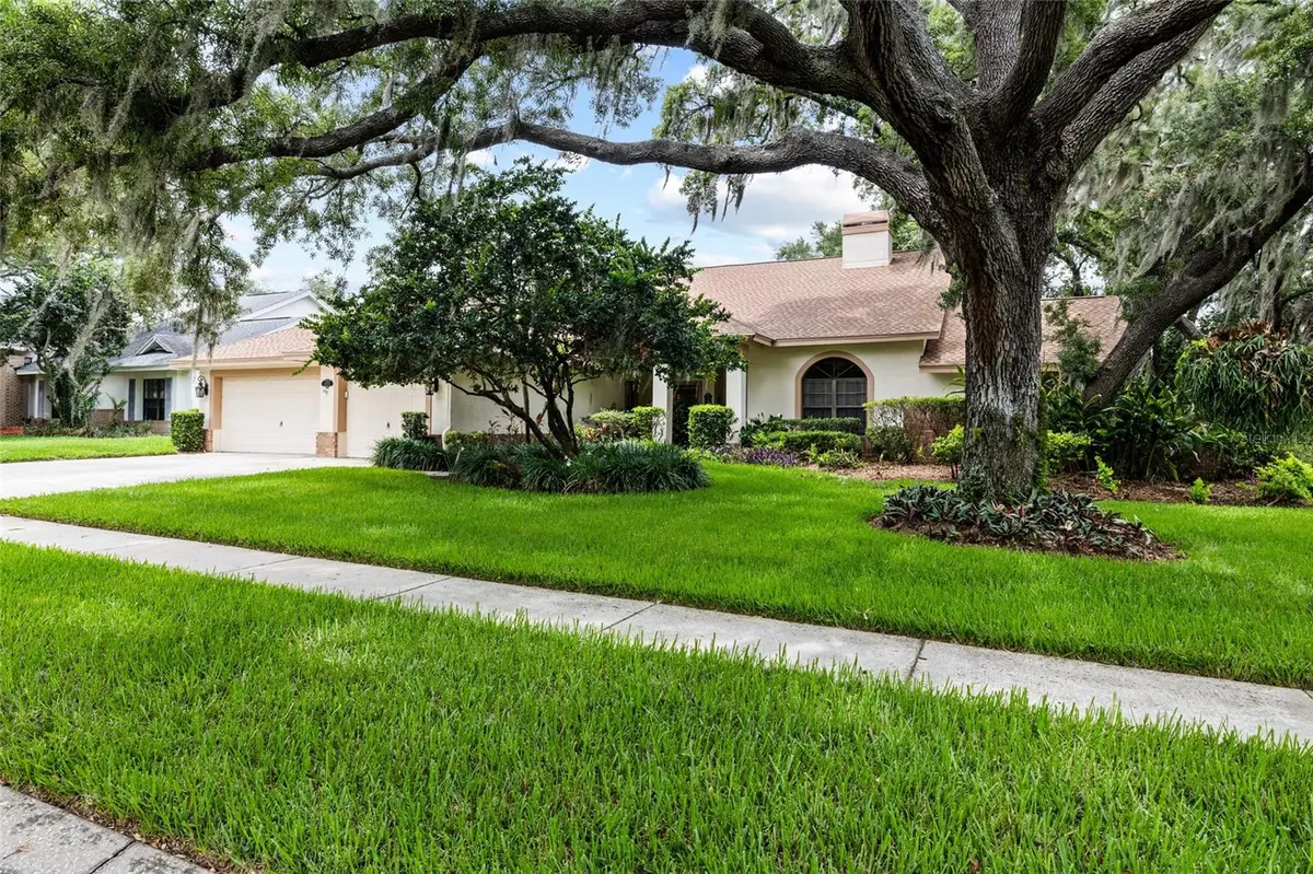 2555 MASON OAKS DR, Valrico, FL 33596