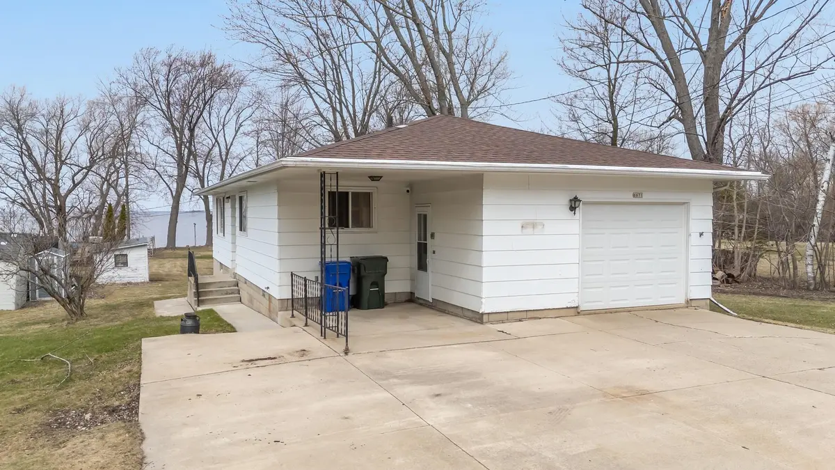 6671 LASLEY SHORE DR, Winneconne, WI 54986