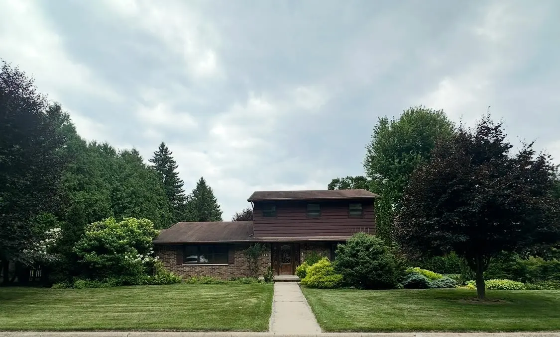 2564 EDGEWOOD LN, Green Bay, WI 54302
