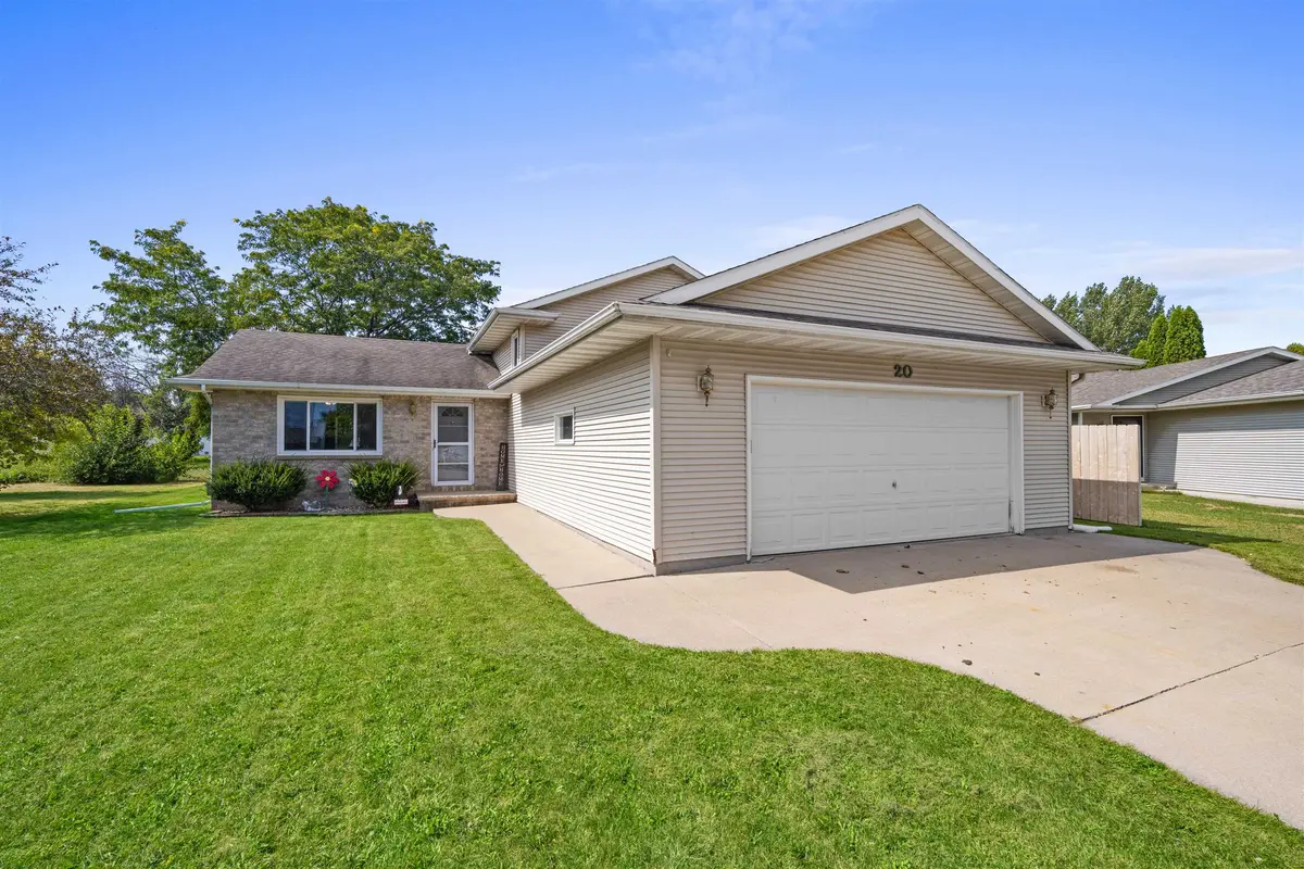 20 CHATEAU TER, Oshkosh, WI 54901