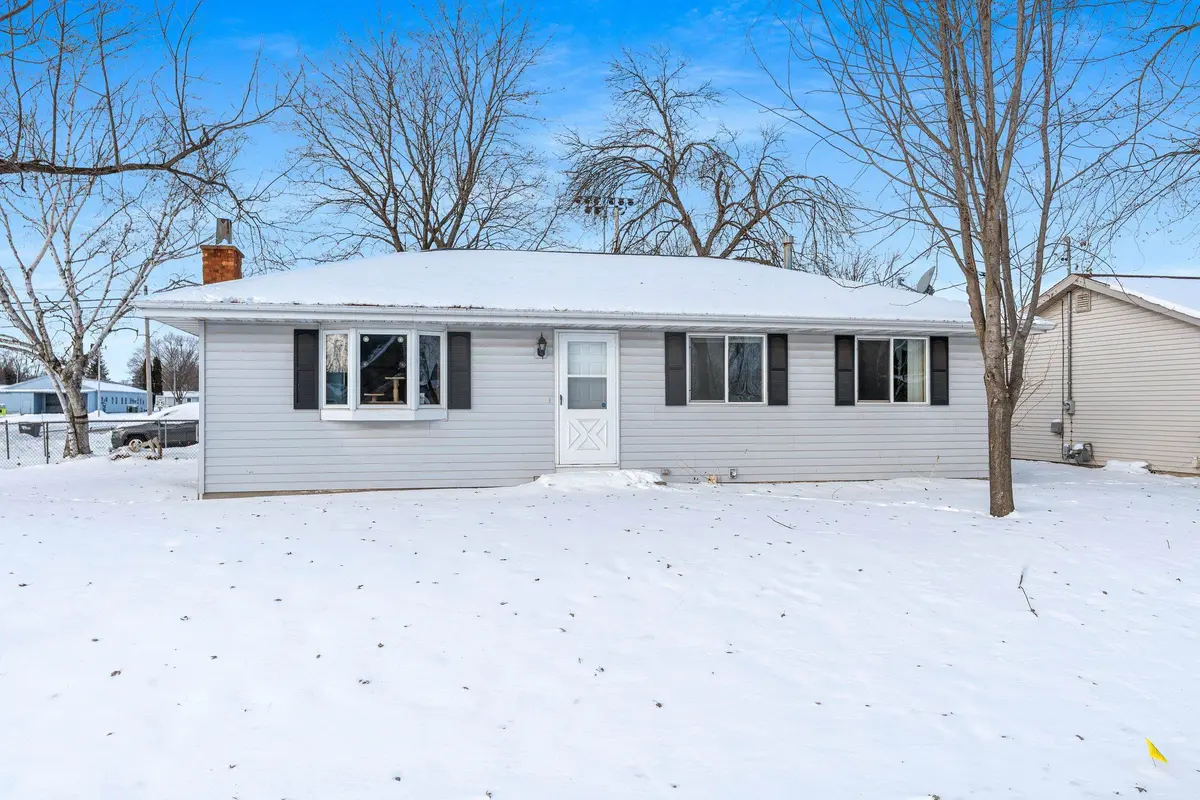 175 MCKINLEY AVE, Omro, WI 54963-1546