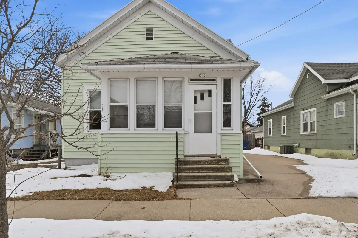 513 SCHOOL AVE, Oshkosh, WI 54901