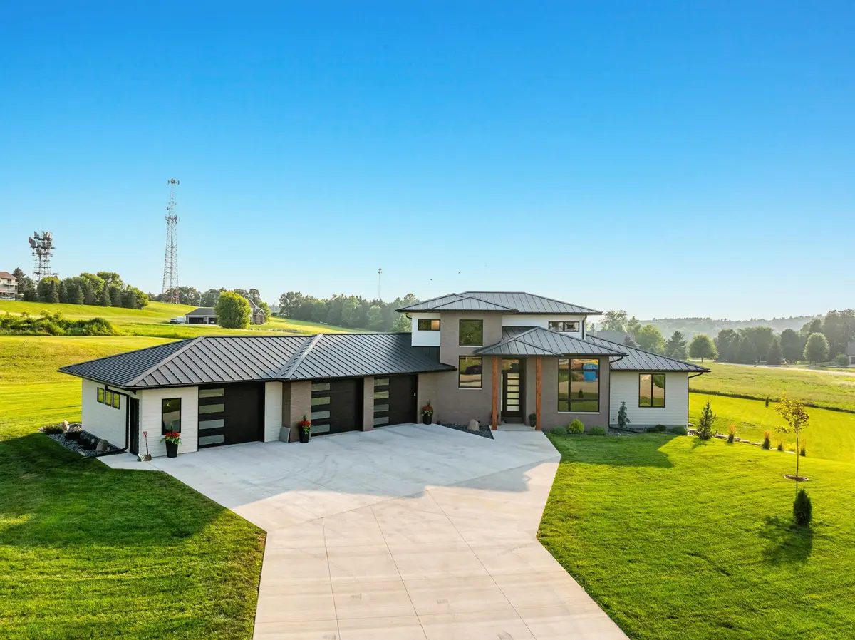 W8251 HACKBERRY HILLS RD, Hortonville, WI 54944-9136
