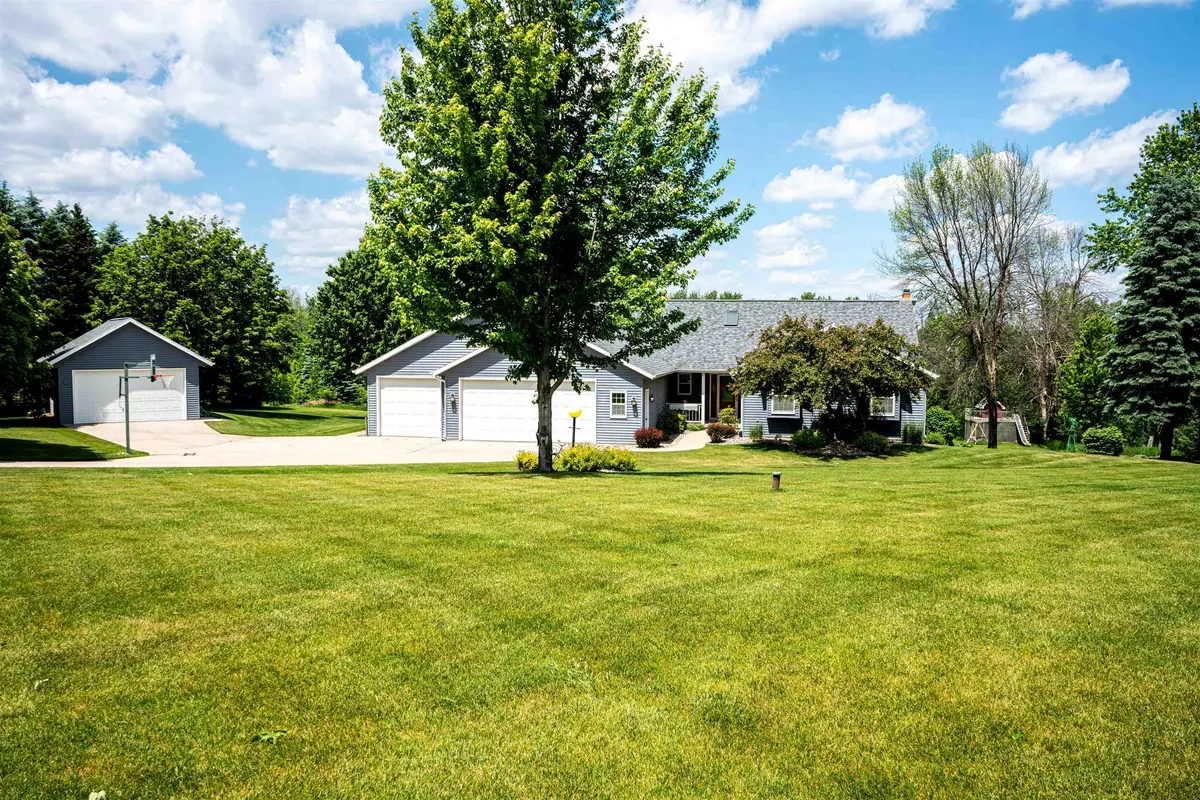 W9010 SCHOOL RD, Dale, WI 54944