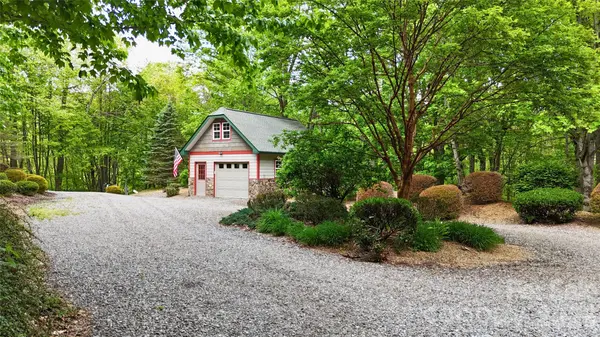 905 Old Fiddle RD, Waynesville, NC 28786