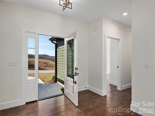 399 Crystal Heights DR, Hendersonville, NC 28739