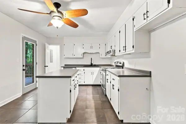 151 Ridgewood Acres DR, Hendersonville, NC 28792