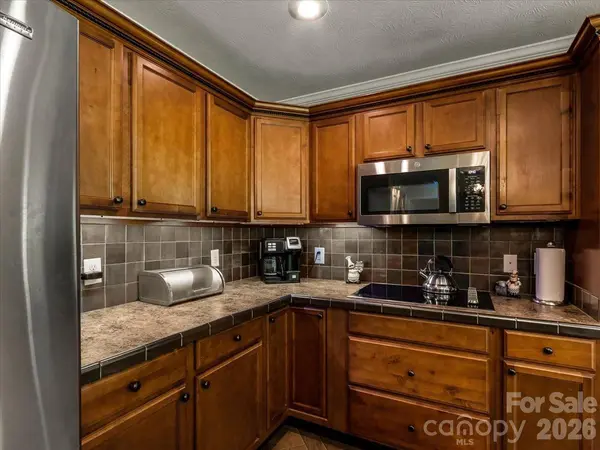 195 Banjo Branch RD, Burnsville, NC 28714
