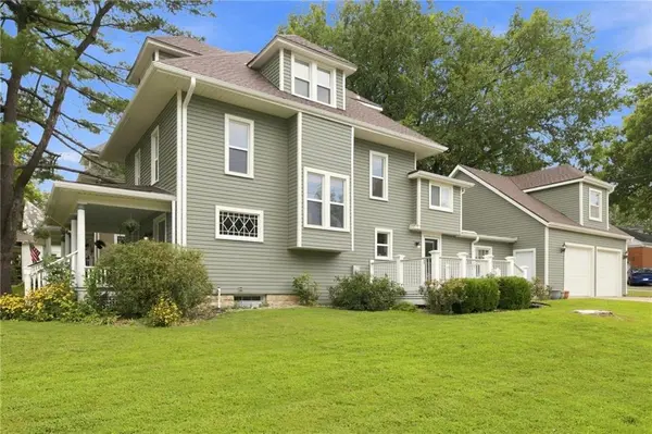 501 E Shawnee ST, Paola, KS 66071