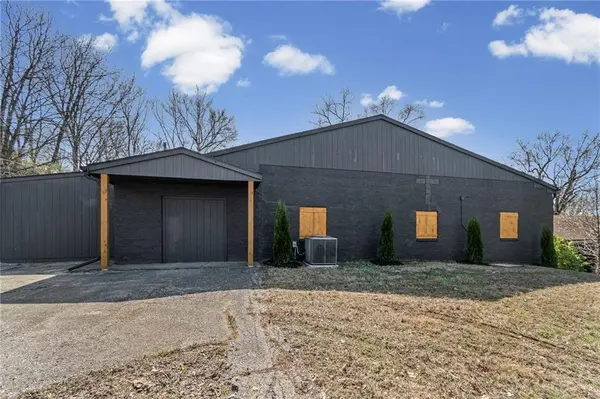 2015 NW 50th ST, Northmoor, MO 64151