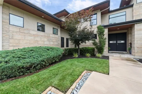 6537 Ridge RD, Parkville, MO 64152