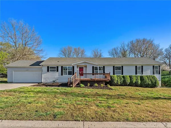 13732 Lawrence AVE, Bonner Springs, KS 66012