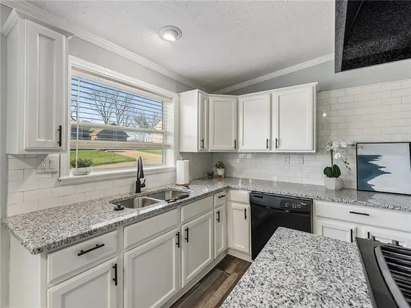 13732 Lawrence AVE, Bonner Springs, KS 66012
