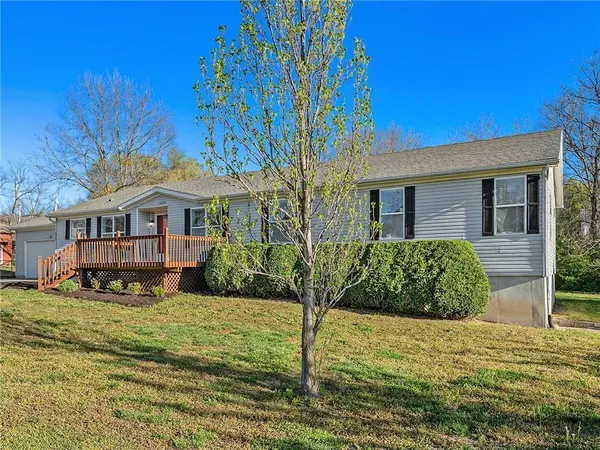 13732 Lawrence AVE, Bonner Springs, KS 66012