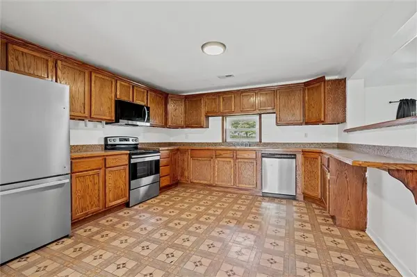 35317 Floyd CIR, Orrick, MO 64077