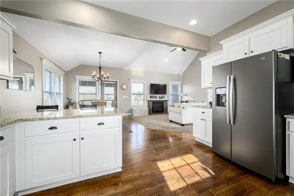 6996 141st ST, Basehor, KS 66007